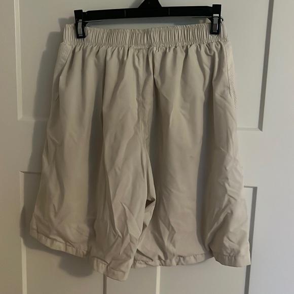 Athletic shorts - Picture 2 of 2